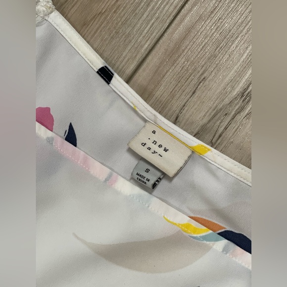 A New Day: Flowy Flower Blouse Size: Small - Picture 3 of 9